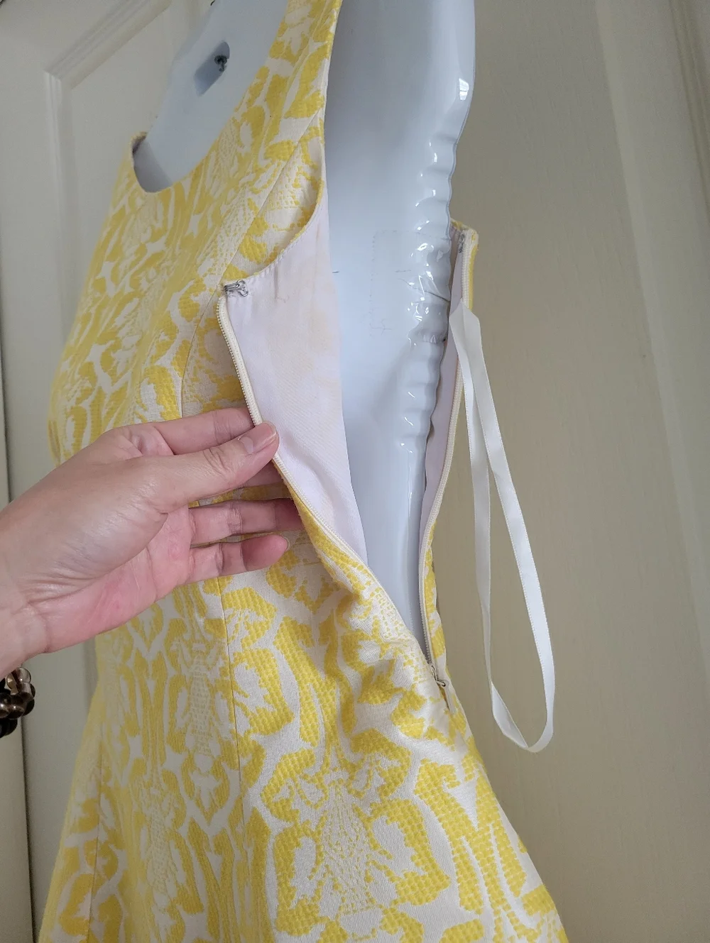 ✨️HP✨️Minuet | Yellow/White Damask Sleeveless Brocade Fit & Flare Dress (SIZE S) - Picture 8 of 15